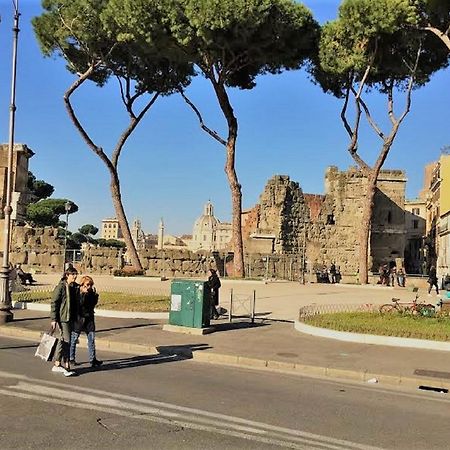 Casa Vacanze Colosseum By Alice โรม ภายนอก รูปภาพ