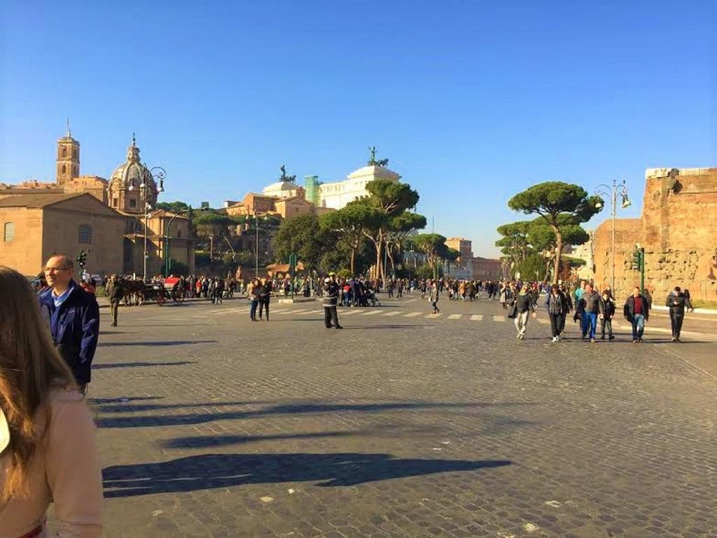 Casa Vacanze Colosseum By Alice โรม ภายนอก รูปภาพ
